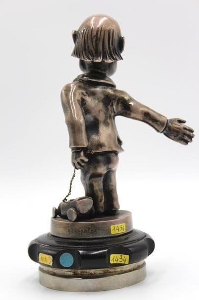 « Homme au jouet »

Mascotte signée Sasportas....