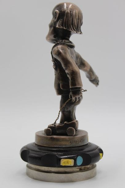 « Homme au jouet »

Mascotte signée Sasportas....