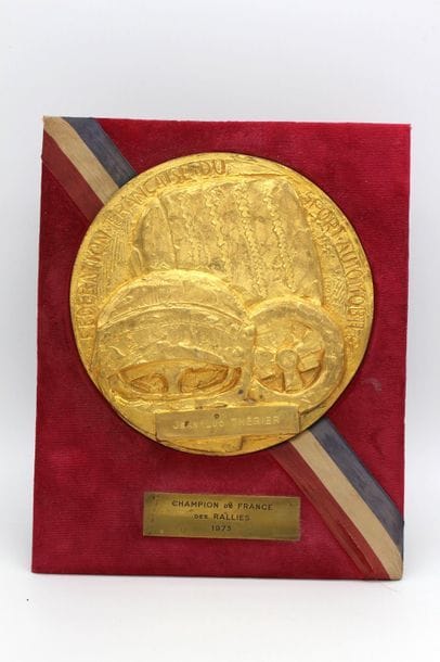 Plaque : « Champion de France des Rallyes...