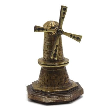 « Moulin »

Mascotte non signée, base filetée...
