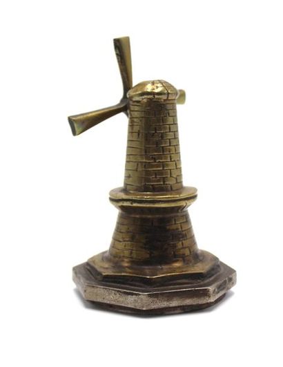 « Moulin »

Mascotte non signée, base filetée...