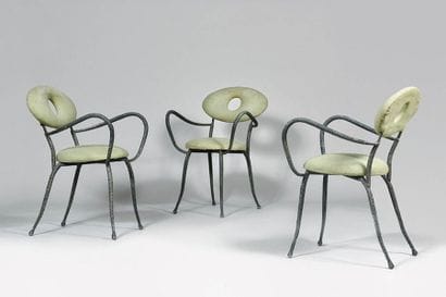 TRAVAIL DES ANNEES 1980 Suite de trois fauteuils...