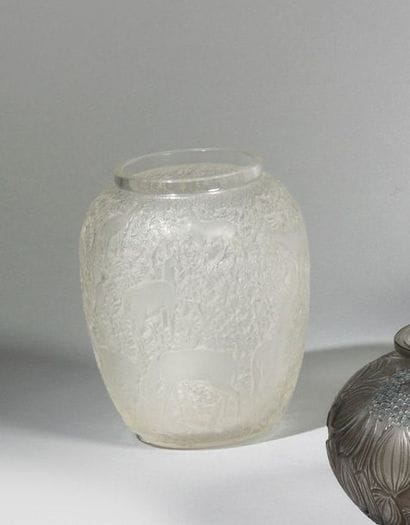 LALIQUE FRANCE «Biches», modèle créé en 1932...