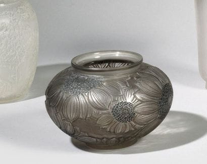 RENE LALIQUE (1860-1945) «Dahlias», modèle...