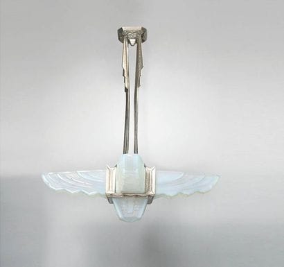 TRAVAIL DES ANNEES 1930 Lustre cruciforme...