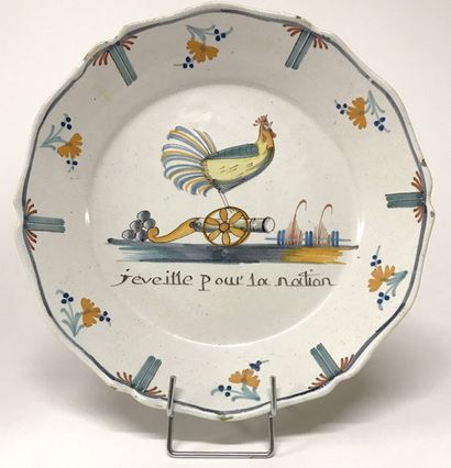 NEVERS : Assiette en faïence patriotique...