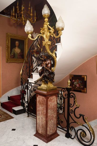 Importante TORCHERE en bronze doré à décor...