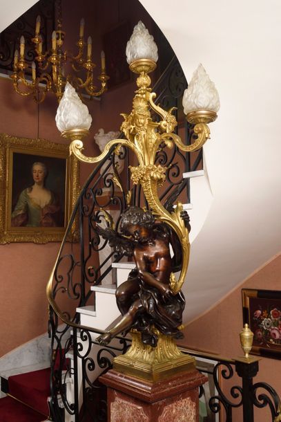 Importante TORCHERE en bronze doré à décor...