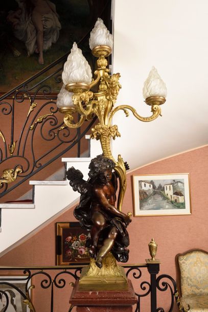 Importante TORCHERE en bronze doré à décor...