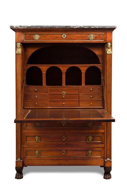 SECRETAIRE en acajou à montants en cariatides...
