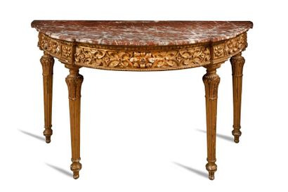 CONSOLE de forme demi-lune en bois doré et...