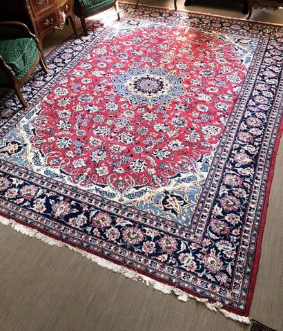 GHOUM XXe Tapis en laine et soie finement...