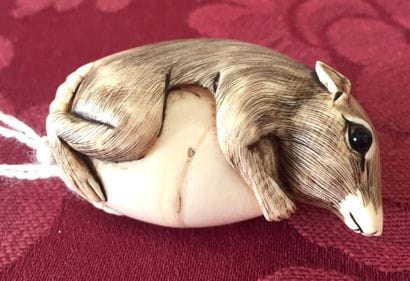 JAPON Netsuke en ivoire représentant une...