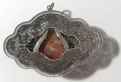 CHINE Pendentif en argent filigrané et émaillé...