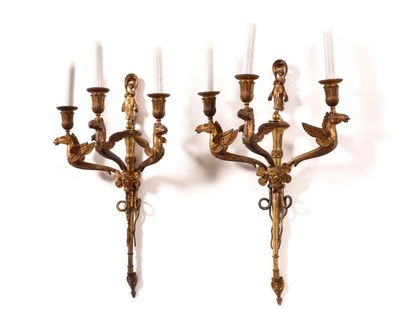 PAIRE D'APPLIQUES en bronze doré à trois...
