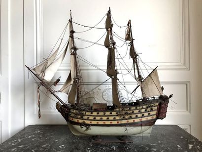 MAQUETTE DE BATEAU en bois polychrome représentant...