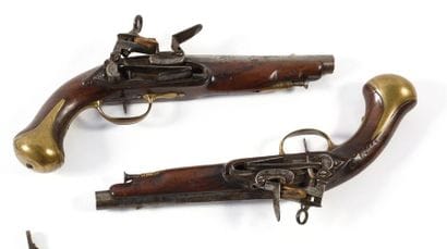 Paire de pistolets d’arçon à silex espagnol....