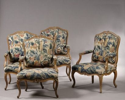Suite de quatre fauteuils à dossier à la...