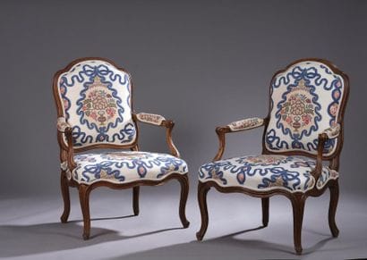 Paire de fauteuils à dossier plat en hêtre...