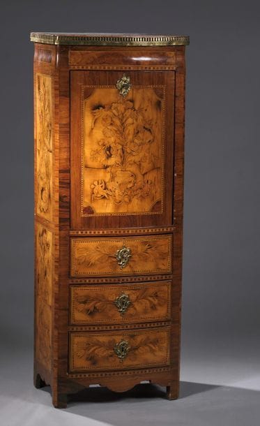 Secrétaire en commode à panneaux marquetés...