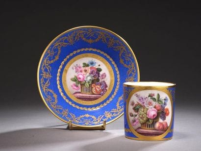 SÈVRES.
Gobelet litron et sa soucoupe en...