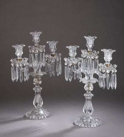 BACCARAT.
Paire de girandoles en cristal...