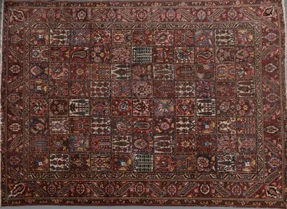 Important tapis Baktiar en velours de laine...