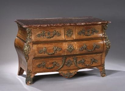 Tomb chest of drawers swollen in its middle...