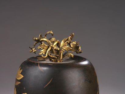 Scroll inkwell in black and gold Japanese...