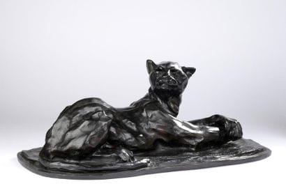 José Maria DAVID (1944-2015).
Panthère couchée.
Bronze...