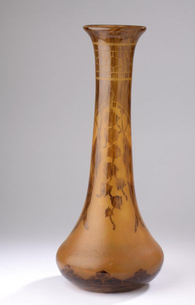 LEGRAS.
Ensemble comprenant : vase balustre...