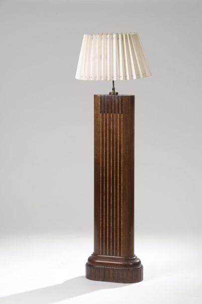 Lampadaire en bois exotique marqueté de sept...