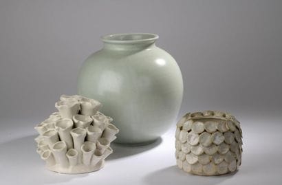 Ensemble de trois céramiques émaillées comprenant...