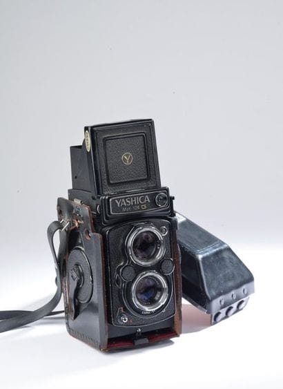 YASHICA.
Appareil photo argentique modèle...
