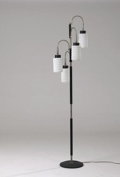 Lampadaire moderniste en métal laqué noir...