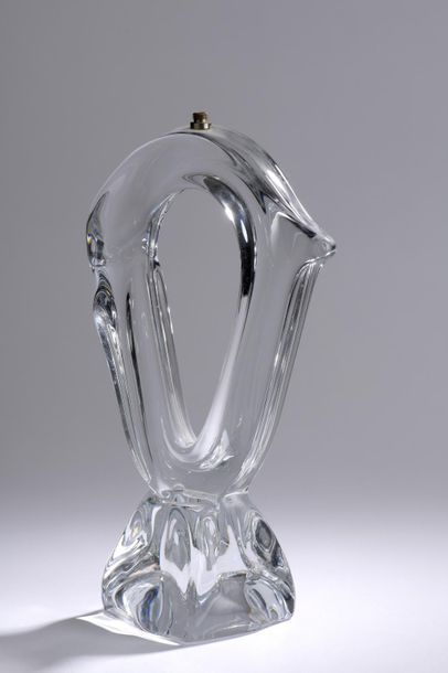 DAUM France.
Lampe en cristal moulé-pressé...