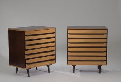 MÓVEIS CIMO S.A.
Deux commodes hautes formant...