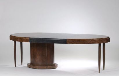 Table de salle à manger en placage de loupe...