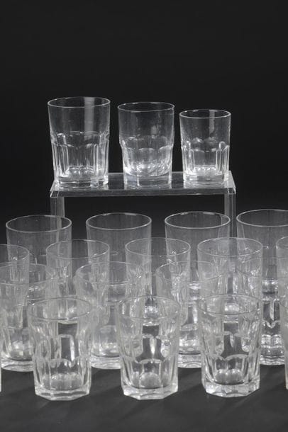 VAL SAINT LAMBERT. 
Serving part of cut crystal...