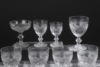 SAINT-LOUIS.
Serving part of glasses with...
