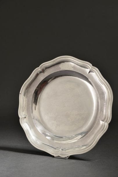Circular dish in silver with five contours...