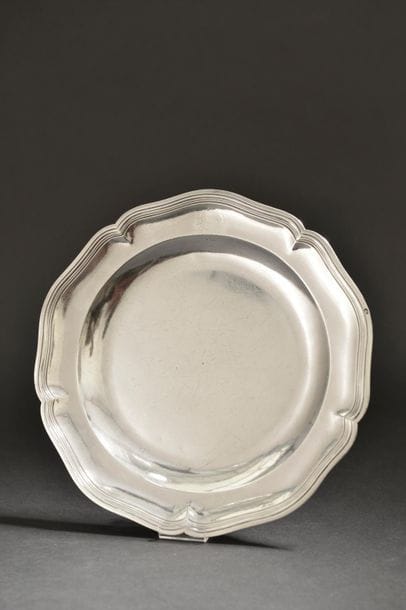 Circular dish with five contours enhanced...