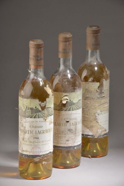 3 bottles Château MALARTIC-LAGRAVIÈRE, Pessac-Léognan...