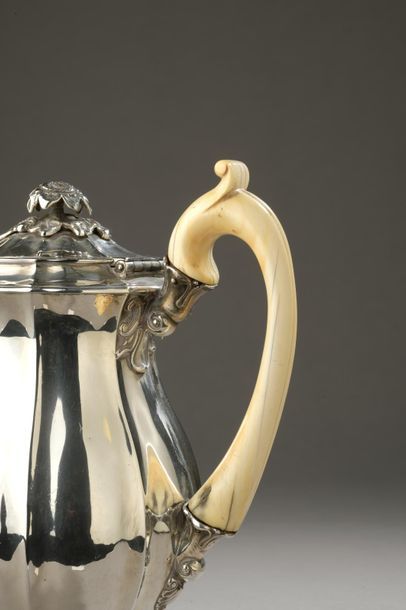 Silver pinch-ribbon baluster (small shock),...