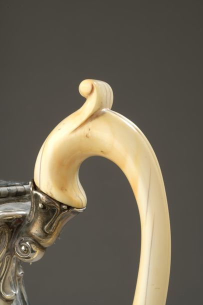 Silver pinch-ribbon baluster (small shock),...