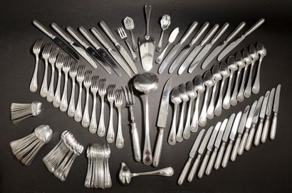 BOULENGER.
Part of housewife in silvery metal,...