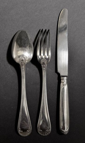 BOULENGER.
Part of housewife in silvery metal,...