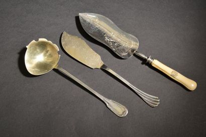 Set in silver including a shovel, the spatula...