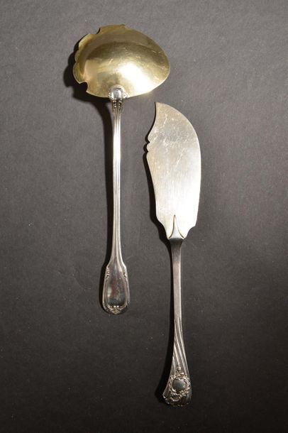 Set in silver including a shovel, the spatula...