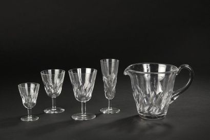 SAINT-LOUIS.
Serving part of crystal glasses...